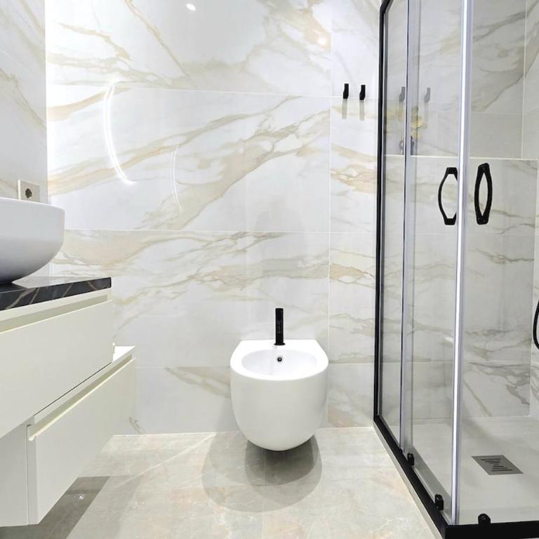 Torre Del Mediterraneo - Two-Bedroom Apartment with Balcony and Terrace - 40
