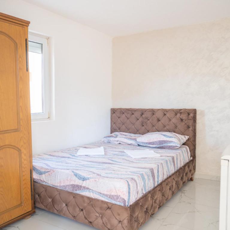 Apartmani Medovic - Niskobudžetna Dvokrevetna Soba sa Bračnim Krevetom - 3