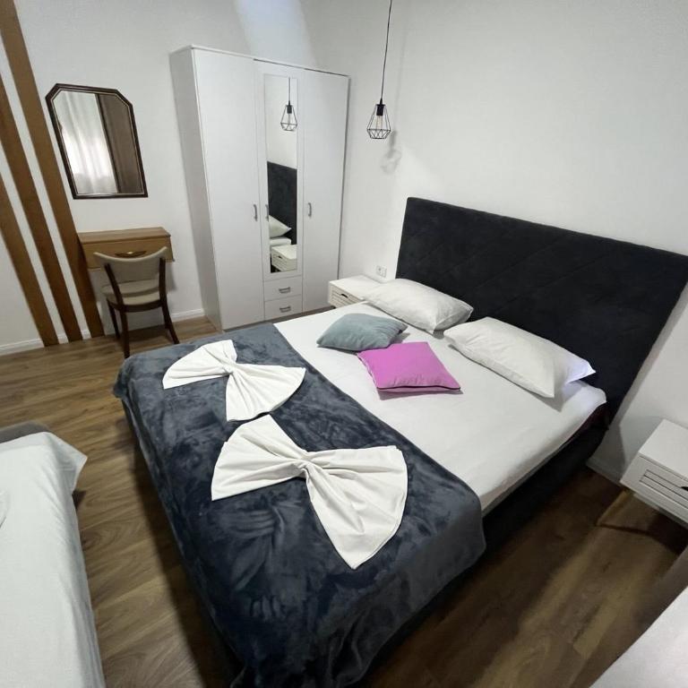 Studio Rooms Moncherie - Classic Triple Room - 3