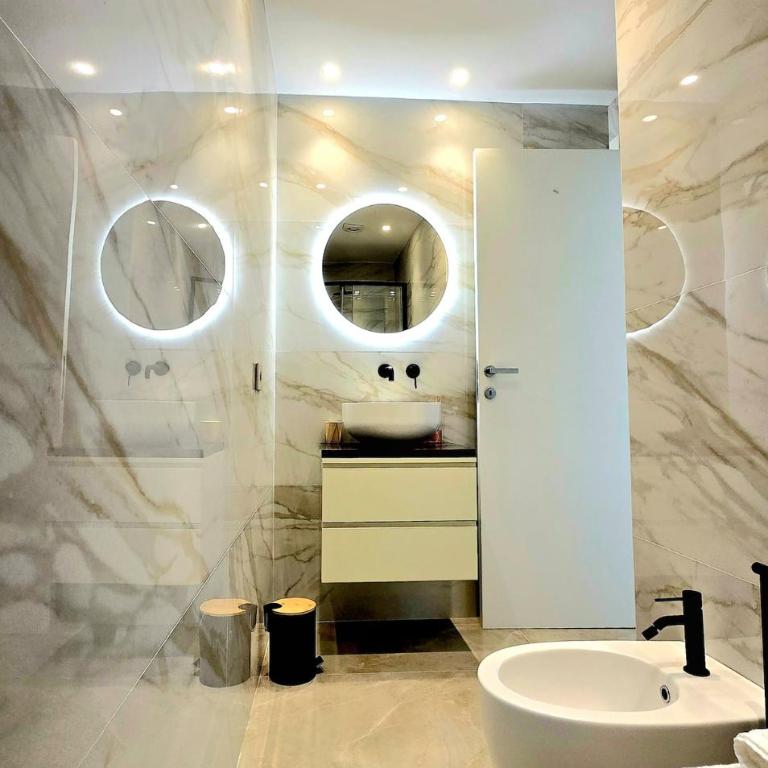 Torre Del Mediterraneo - Two-Bedroom Deluxe Apartment - 11