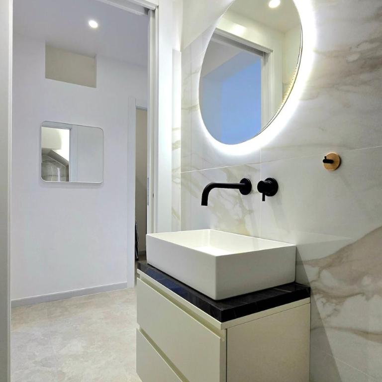 Torre Del Mediterraneo - Two-Bedroom Deluxe Apartment - 8