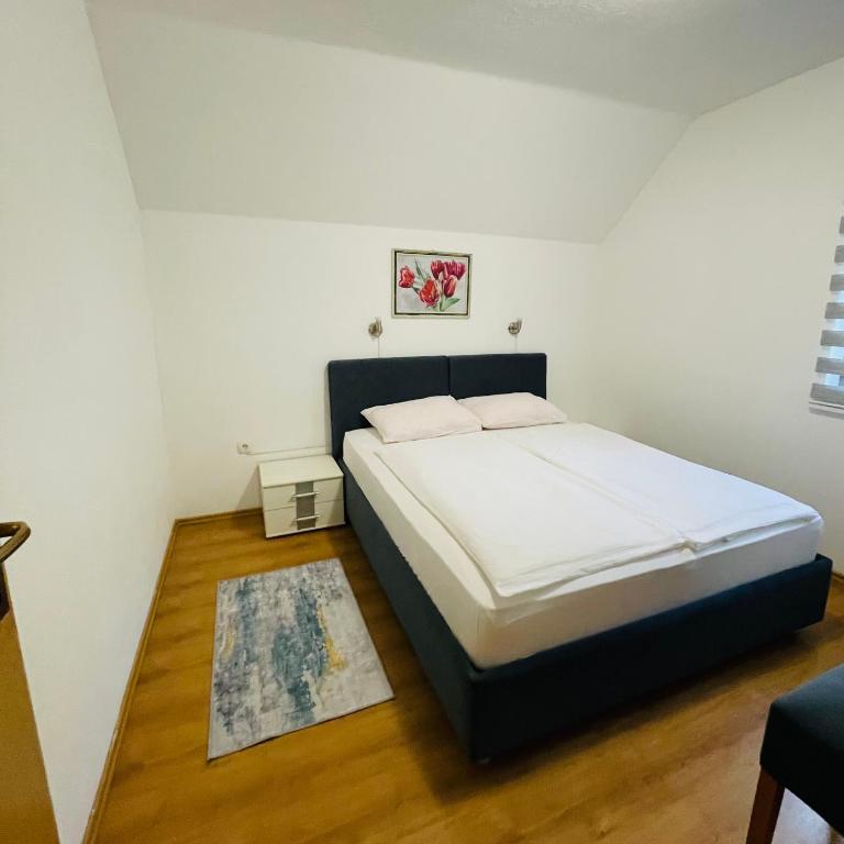 Holiday Home Ajaz Bihac - Four-Bedroom House - 4