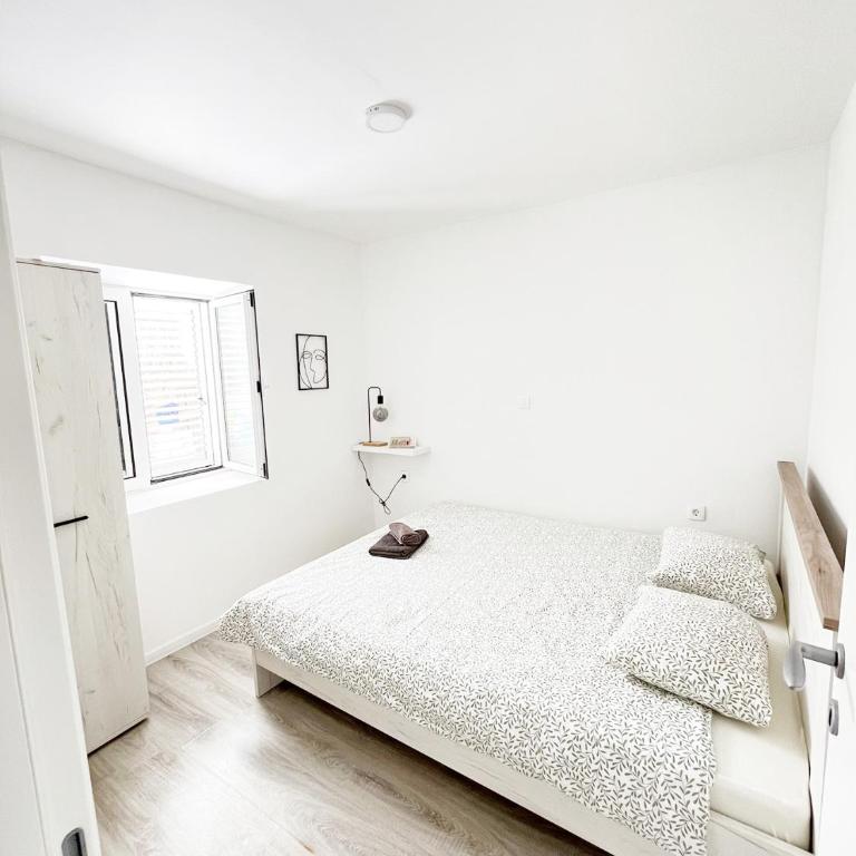 House9 - Apartman s 2 Spavaće Sobe sa Balkonom i Terasom - 1