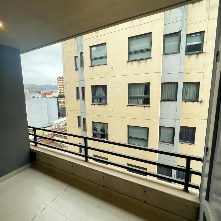 Studio luminoso y nuevo, a pasos de la calle principal - One-Bedroom Apartment - 9