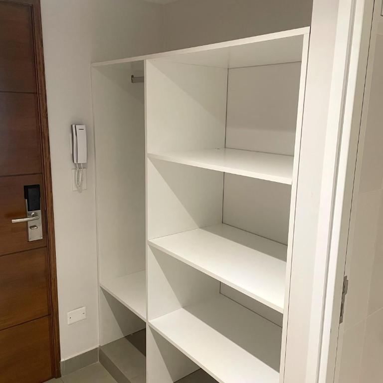 Studio luminoso y nuevo, a pasos de la calle principal - One-Bedroom Apartment - 10