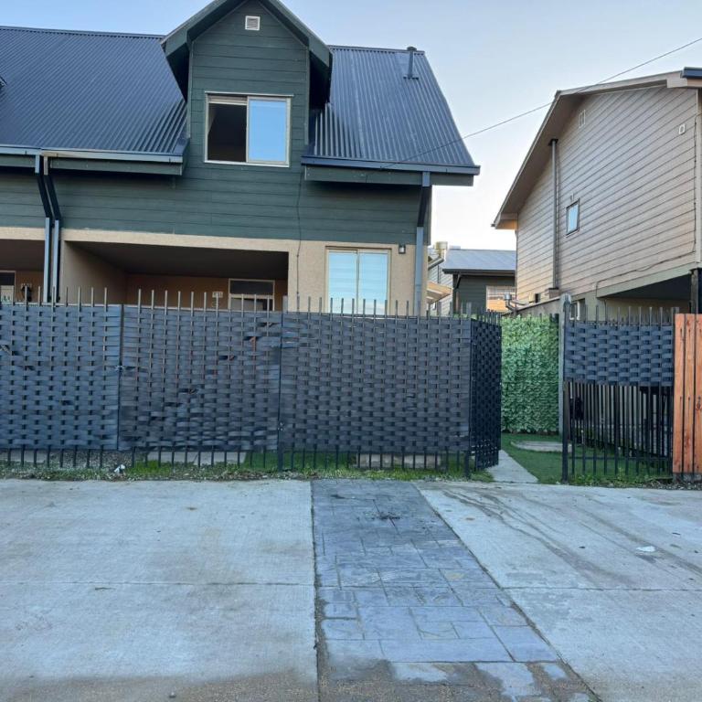 Casa con estacionamiento linares - Three-Bedroom House - 1