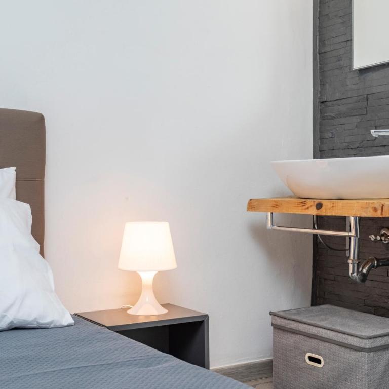 Matrangela B&B Catania - Double Room with Private Bathroom - 5