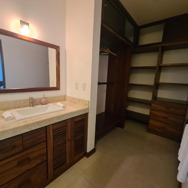 Tortugas uno cero tres 2 BR Starlink AC pool parking - Apartamento de 2 dormitorios - 16