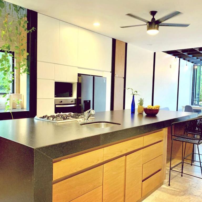GLASS JUNGLE VILLA with amazing green views -10 min DT - Casa de 3 dormitorios - 69