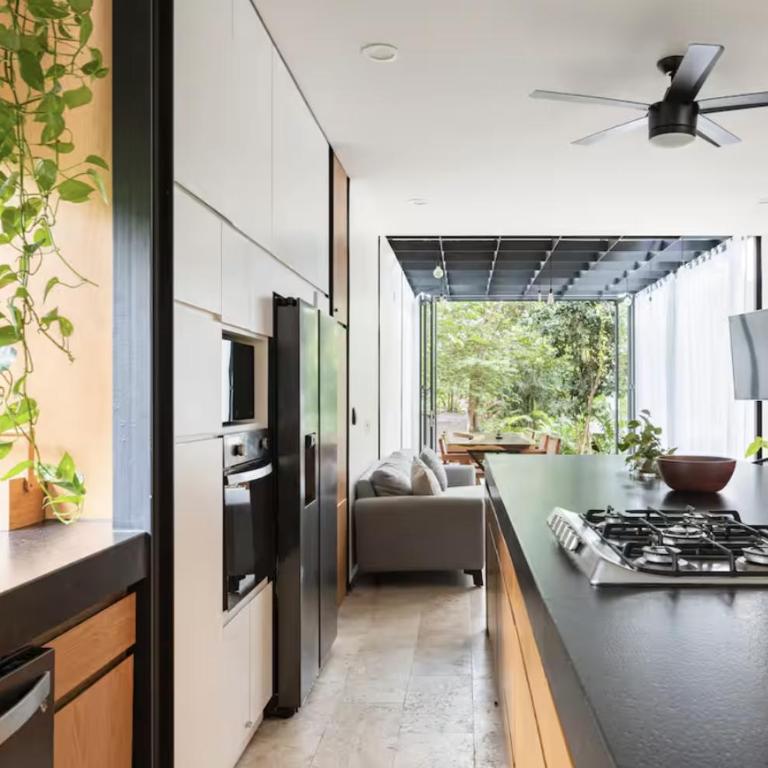GLASS JUNGLE VILLA with amazing green views -10 min DT - Casa de 3 dormitorios - 70