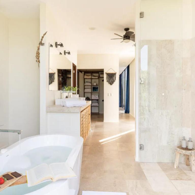 GLASS JUNGLE VILLA with amazing green views -10 min DT - Casa de 3 dormitorios - 13