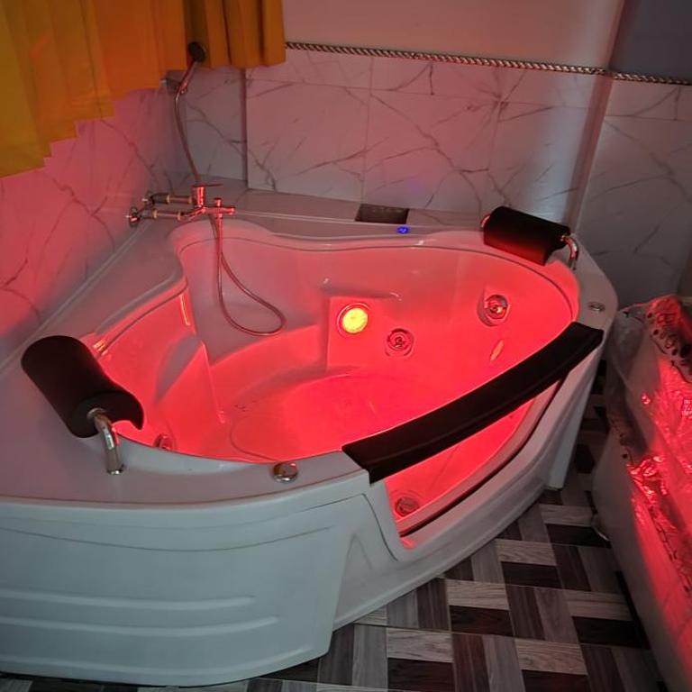 CLUB 33 FIT Hotel Gym - Suite - 3