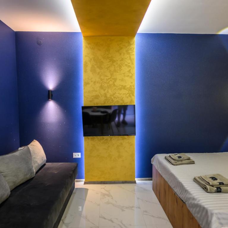 Tanja Lux - One-Bedroom Apartment - 11