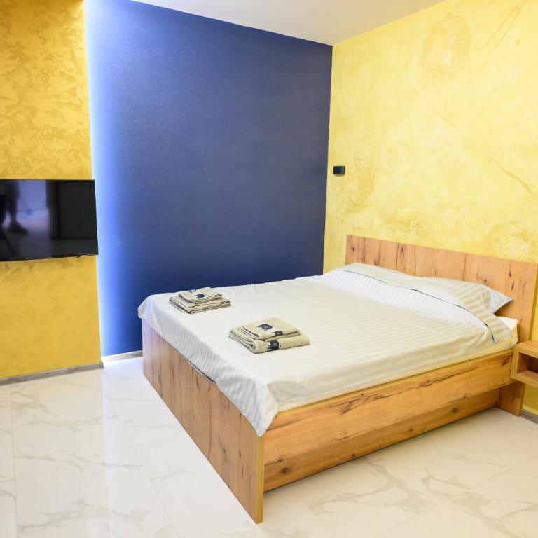 Tanja Lux - One-Bedroom Apartment - 1
