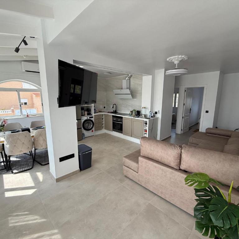 Villa para 12 personas en Santa Pola, frente a isla Tabarca - Four-Bedroom Vacation Home - 54