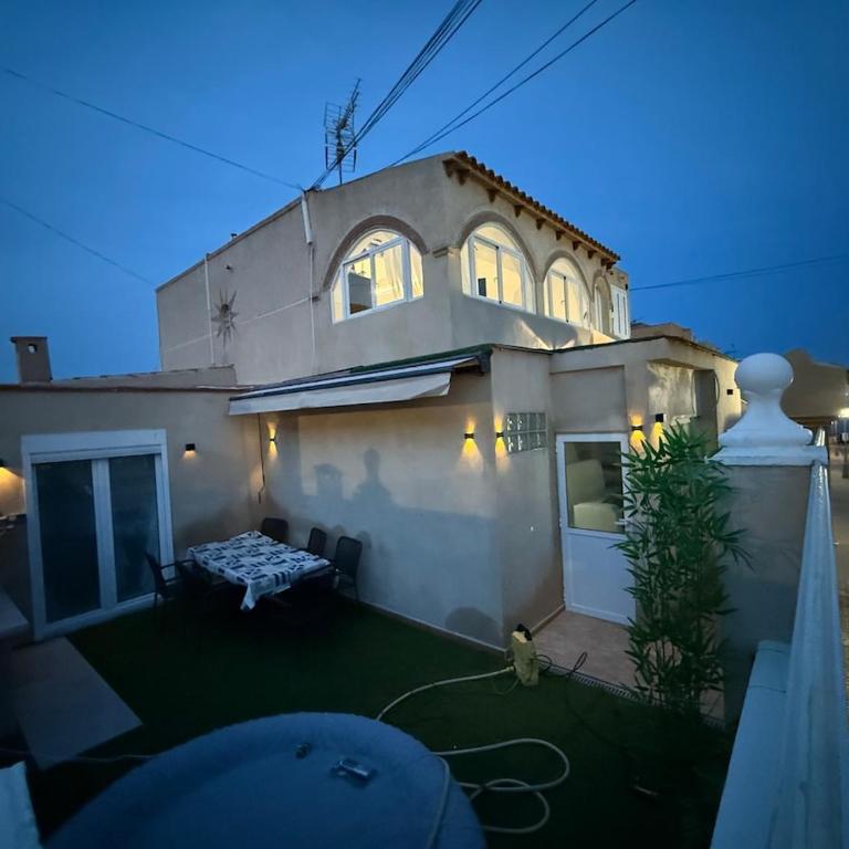 Villa para 12 personas en Santa Pola, frente a isla Tabarca - Four-Bedroom Vacation Home - 56