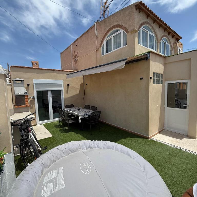 Villa para 12 personas en Santa Pola, frente a isla Tabarca - Four-Bedroom Vacation Home - 59