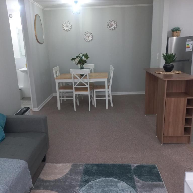 Departamento primer piso a 5 minutos del centro con estacionamiento - Two-Room Apartment - 25