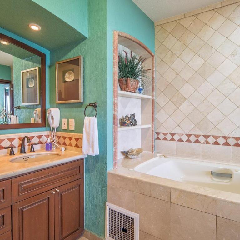 "H20-365" Great Oceanfront - Vacation Home - 2