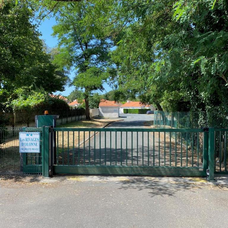 AGREABLE APPARTEMENT REFAIT A NEUF DANS UNE RESIDENCE DE VACANCES - FR-1-92-946 - Appartement - 2
