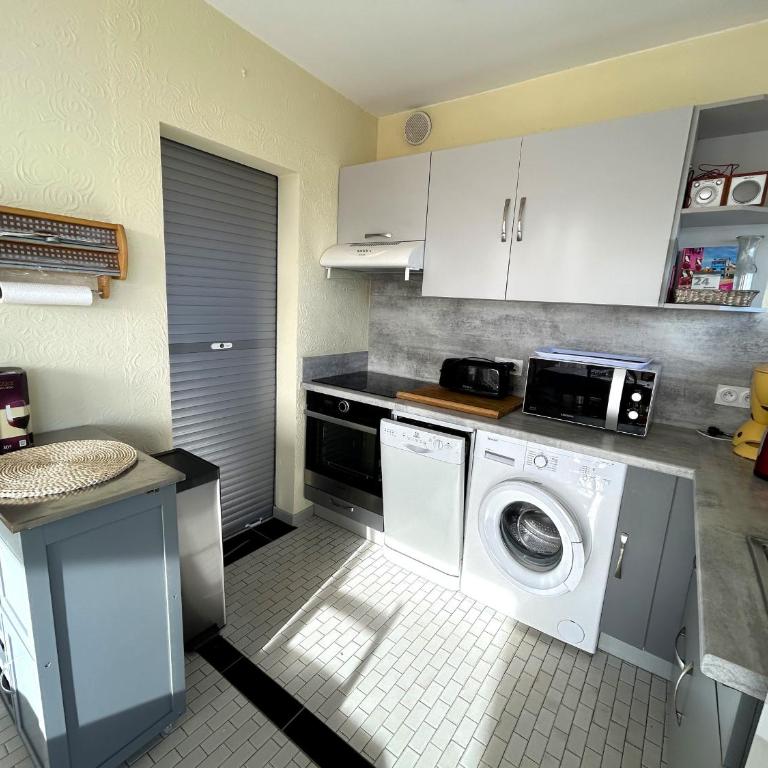 Appartement tout équipé face à la mer avec parking - FR-1-837-41 - Appartement - 11