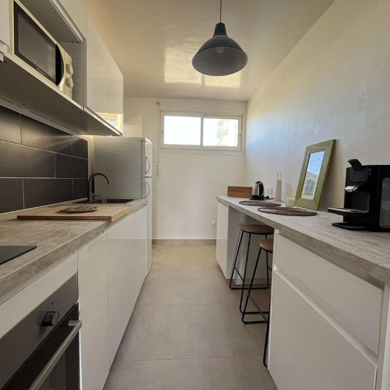 Appartement T2 Climatisé avec Terrasse et Parking au Lavandou - FR-1-308-211 - Apartamento - 3