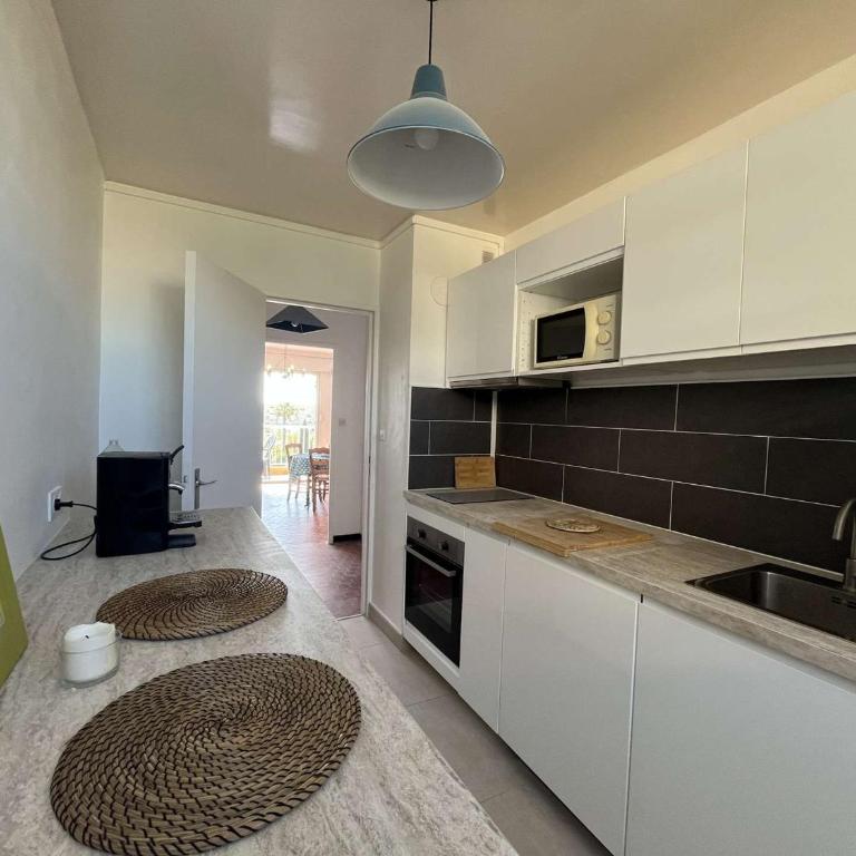 Appartement T2 Climatisé avec Terrasse et Parking au Lavandou - FR-1-308-211 - Apartamento - 6