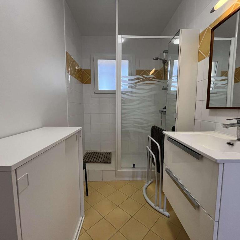 Appartement T2 Climatisé avec Terrasse et Parking au Lavandou - FR-1-308-211 - Apartamento - 7