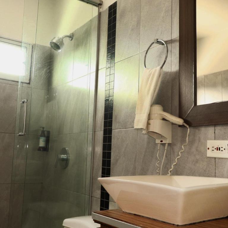 Hotel Portobelo Guatape - Queen Suite - 3