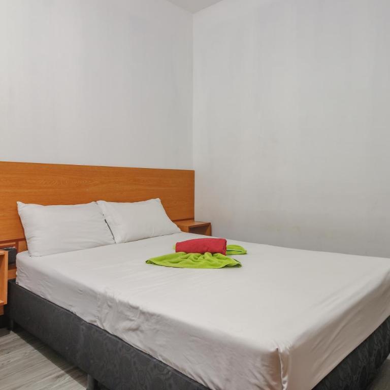 Hostal Machu Picchu Medellin - Double Room with Private External Bathroom - 2