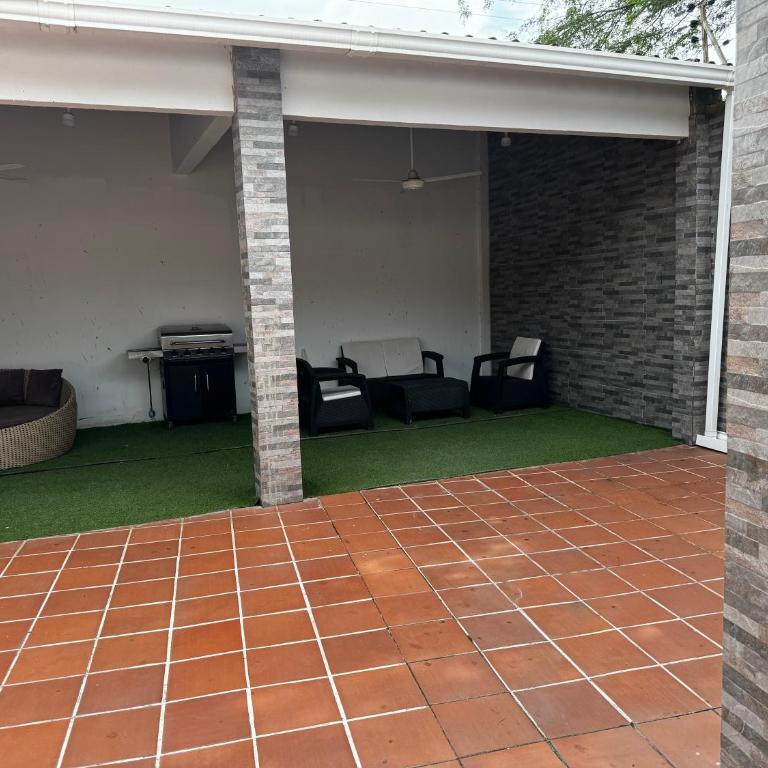 Casaisle - Four-Bedroom House - 7