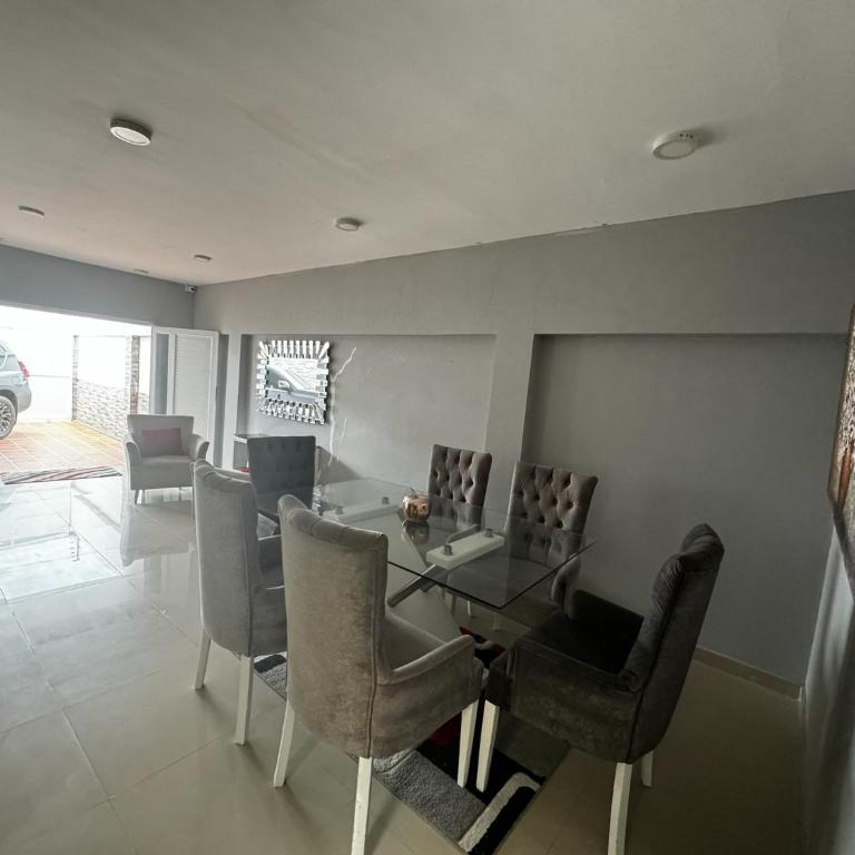 Casaisle - Four-Bedroom House - 10