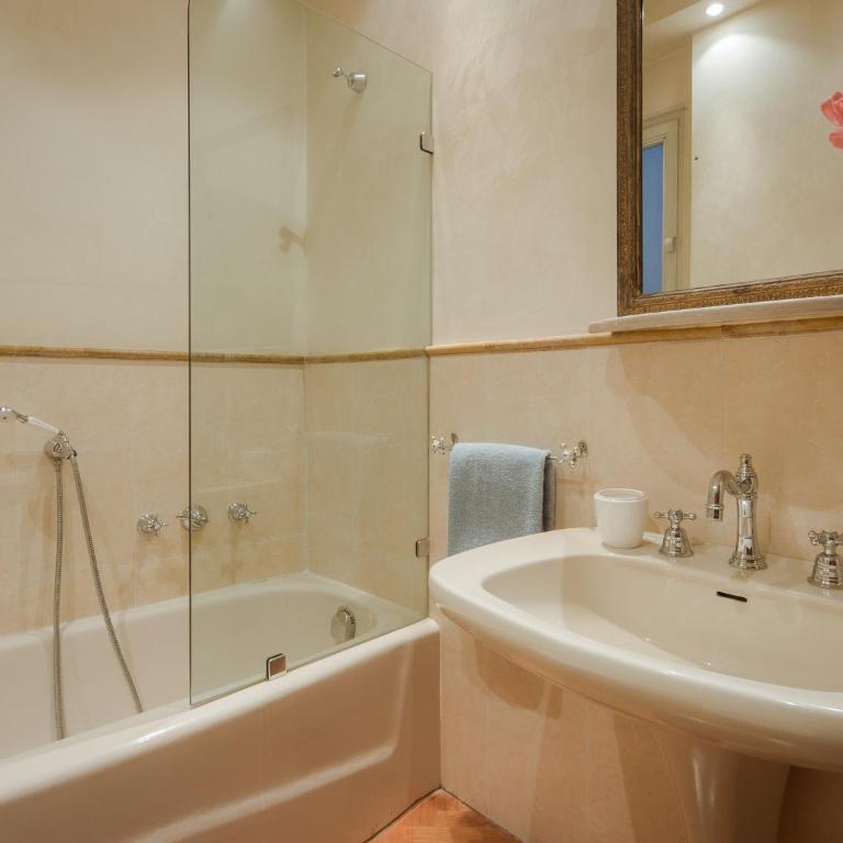 Charming Suite Ponte Vecchio - Appartamento con 2 Camere da Letto - 32
