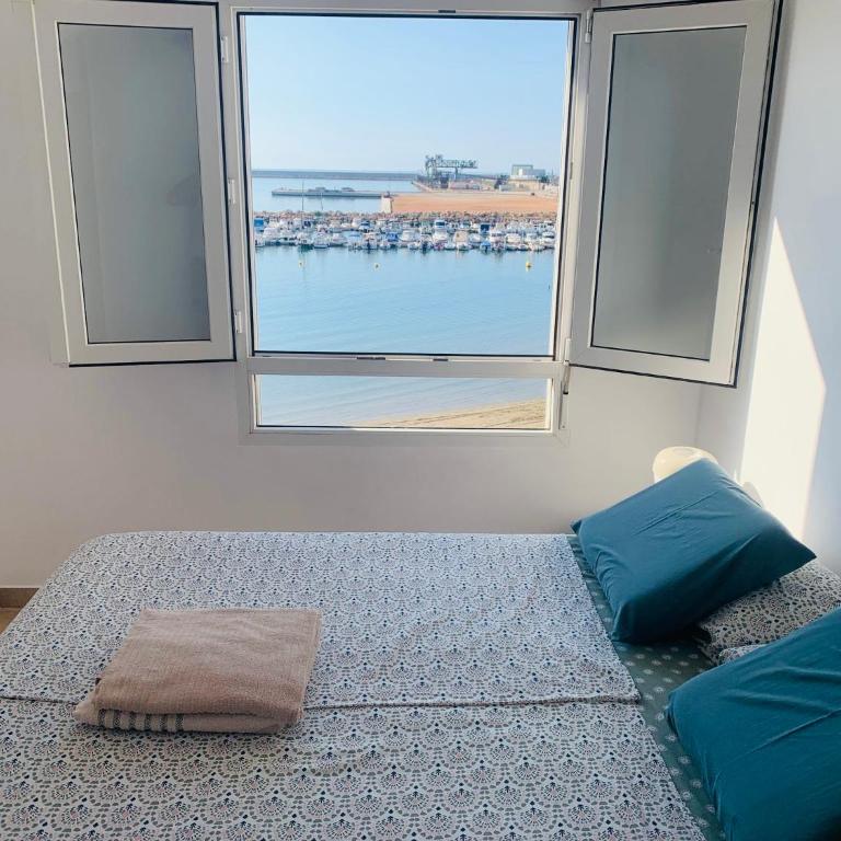 Beach Sea View Apartment - Three-Bedroom Apartment with Ocean View - 8