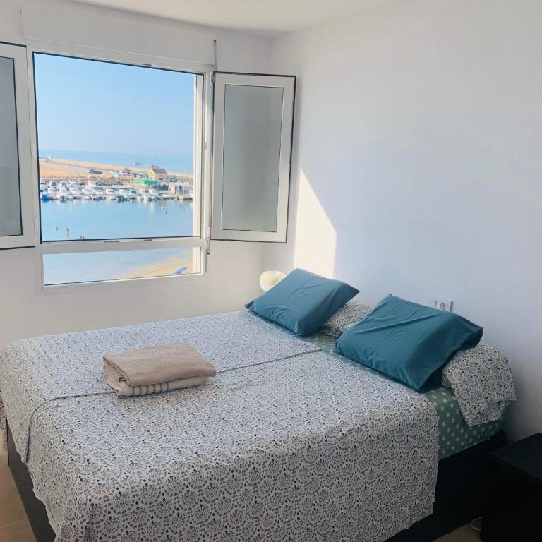 Beach Sea View Apartment - Three-Bedroom Apartment with Ocean View - 7