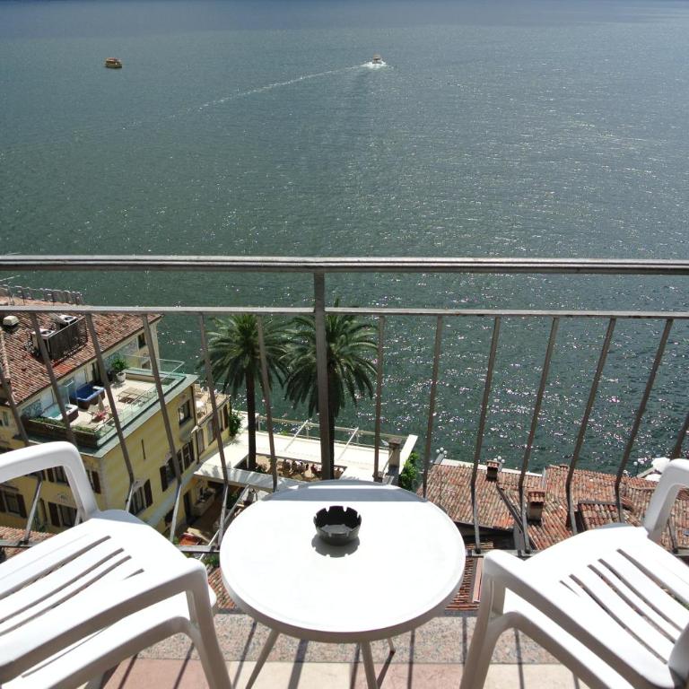 Hotel Castell - Montagnoli Group - Camera Matrimoniale/Doppia con Letti Singoli con Vista Lago. - 1