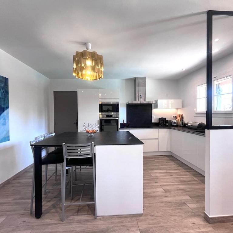 Villa avec piscine à 15min des plages - Villa - 15