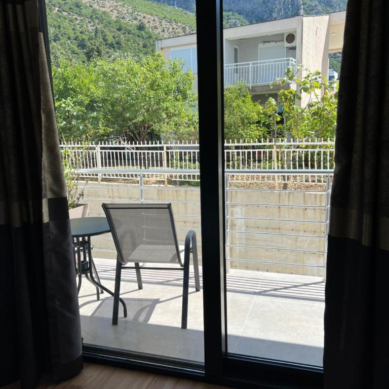 Hotel Sutomore - Dvokrevetna Soba sa Bračnim Krevetom i Balkonom - 3