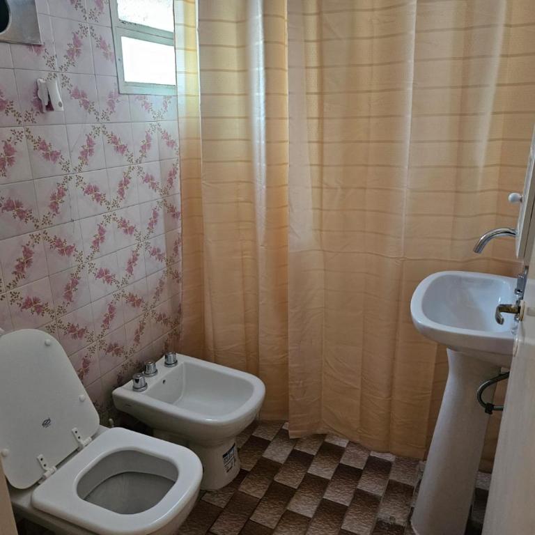 Alquiler temporario en zona centrica de San Nicolas De Los Arroyos - Two-Bedroom House - 14