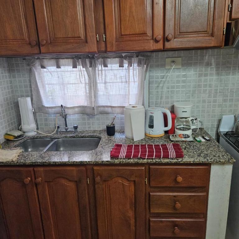 Alquiler temporario en zona centrica de San Nicolas De Los Arroyos - Two-Bedroom House - 18