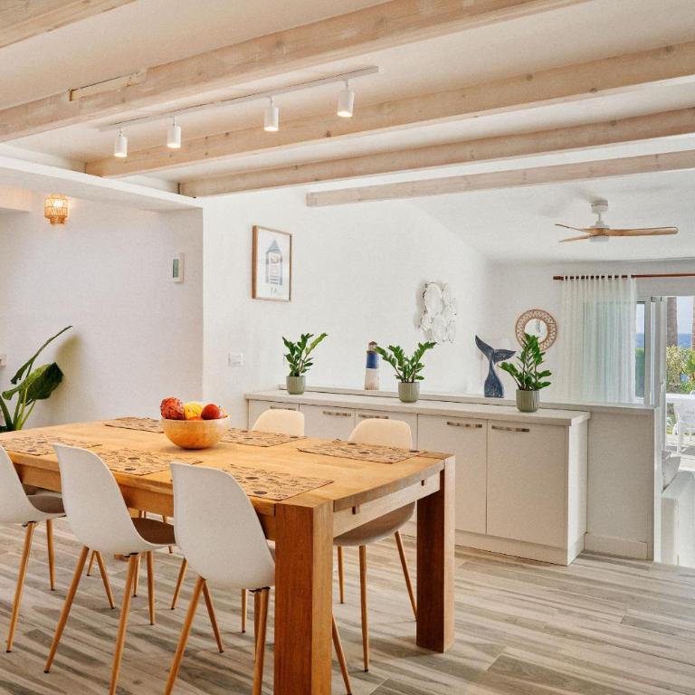 Bright oceanfront bungalow, views, garden, coastal - Bungalow - Frente al agua - 2