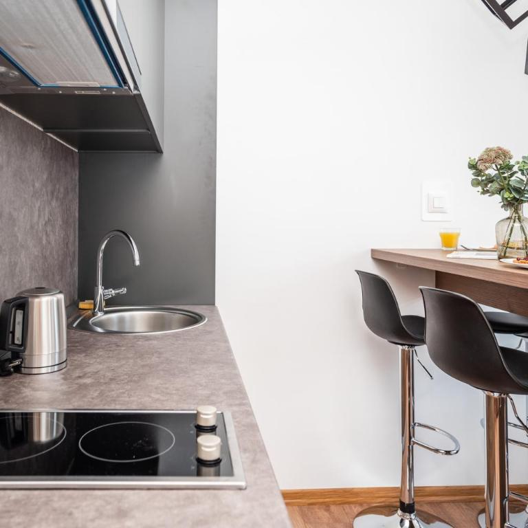Design Duplex - Main Street View - Two-Bedroom Apartment - 9