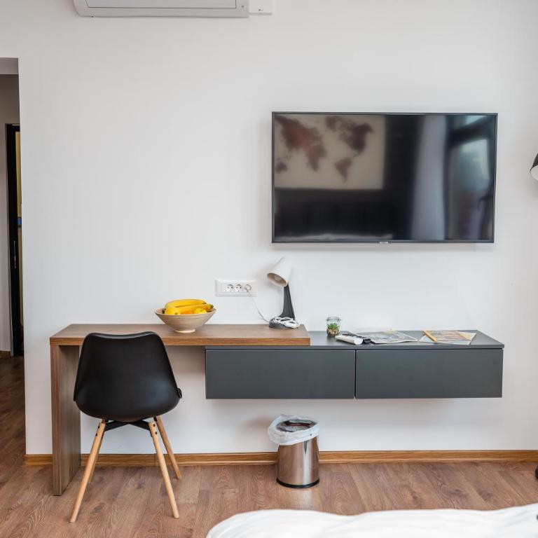 Design Duplex - Main Street View - Two-Bedroom Apartment - 10