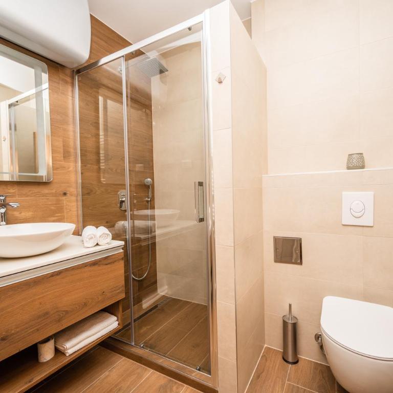 Design Duplex - Main Street View - Two-Bedroom Apartment - 21