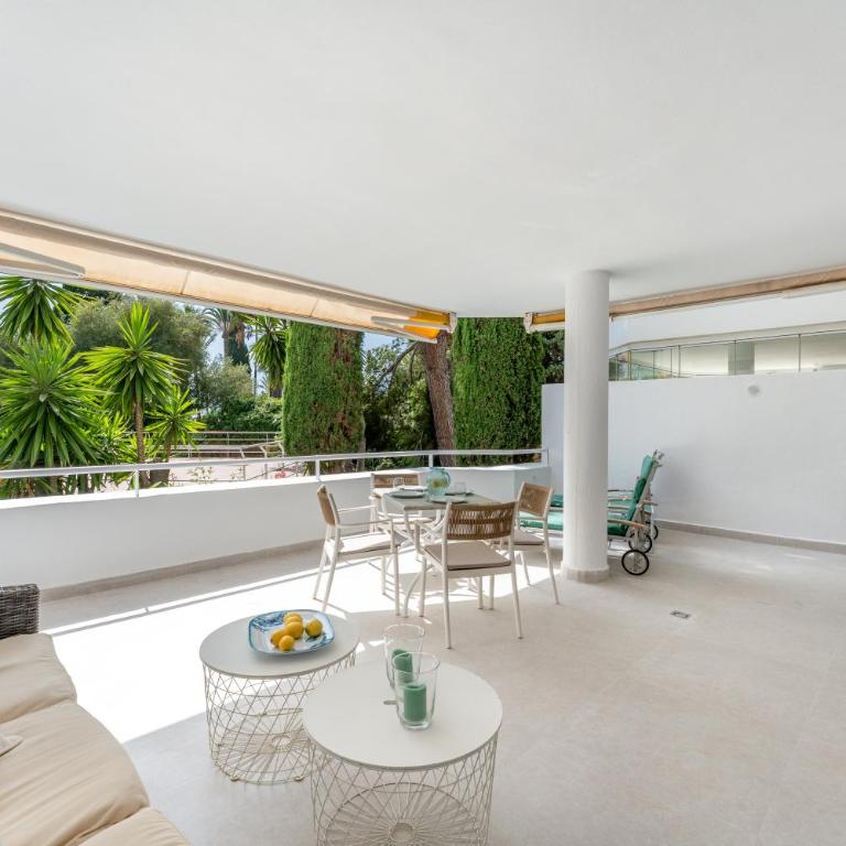 Renovated 2 Bedroom Apartment 5 Min Walk to the Beach - Apartamento de 2 dormitorios - 2