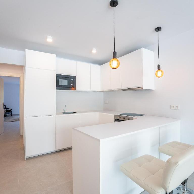 Renovated 2 Bedroom Apartment 5 Min Walk to the Beach - Apartamento de 2 dormitorios - 6
