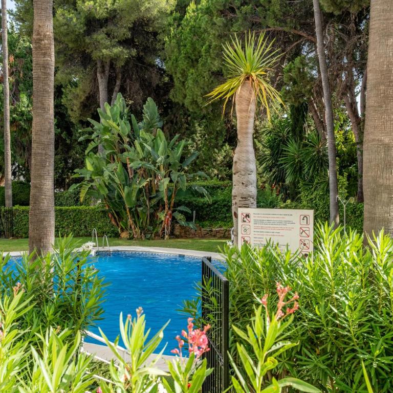 Renovated 2 Bedroom Apartment 5 Min Walk to the Beach - Apartamento de 2 dormitorios - 13