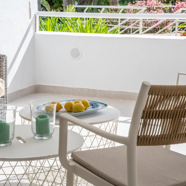 Renovated 2 Bedroom Apartment 5 Min Walk to the Beach - Apartamento de 2 dormitorios - 24