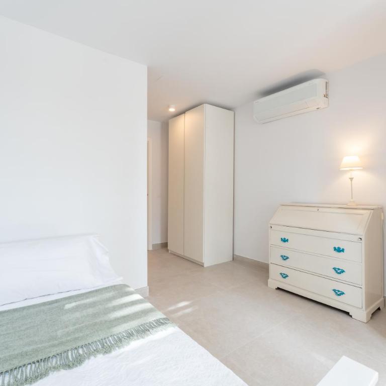 Renovated 2 Bedroom Apartment 5 Min Walk to the Beach - Apartamento de 2 dormitorios - 26