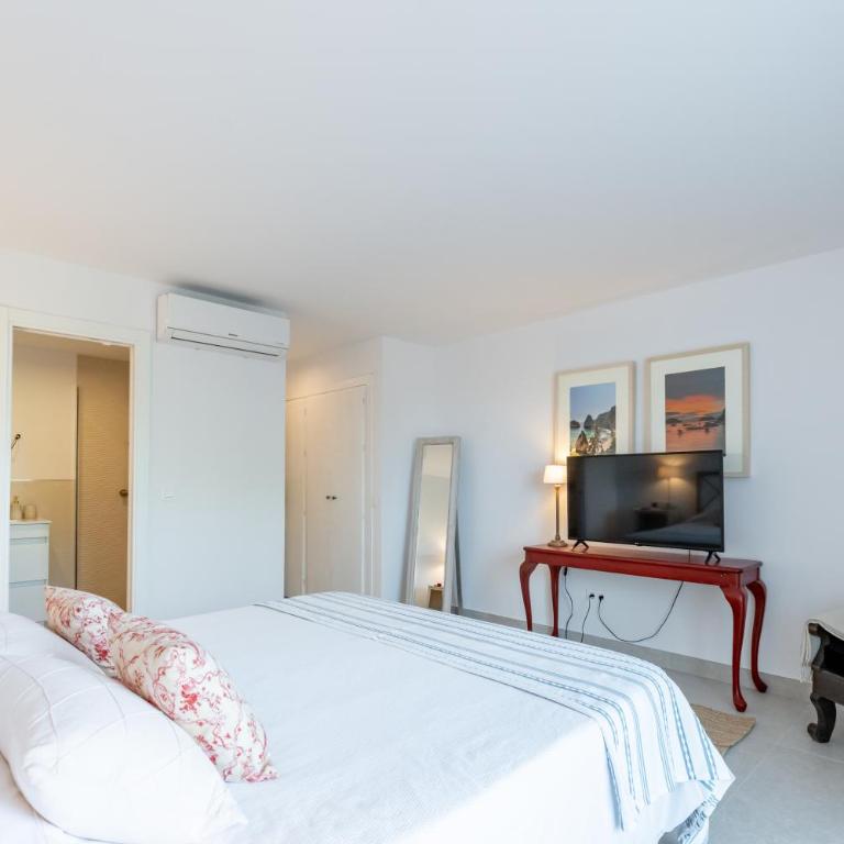 Renovated 2 Bedroom Apartment 5 Min Walk to the Beach - Apartamento de 2 dormitorios - 9